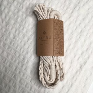 Altru macrame plant holder (JJ)